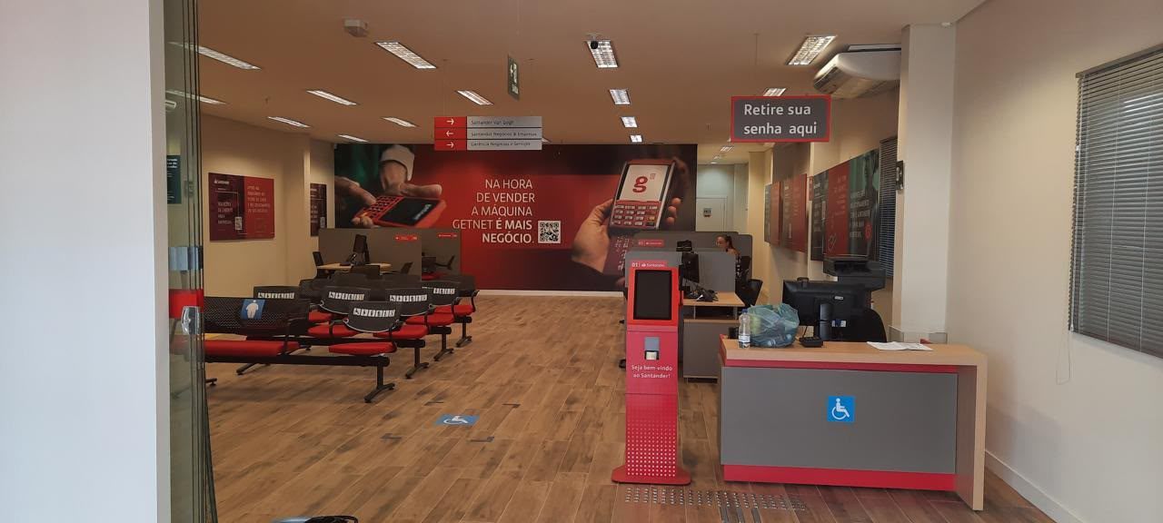 Detalhe de acabamento interno da agência Bradesco